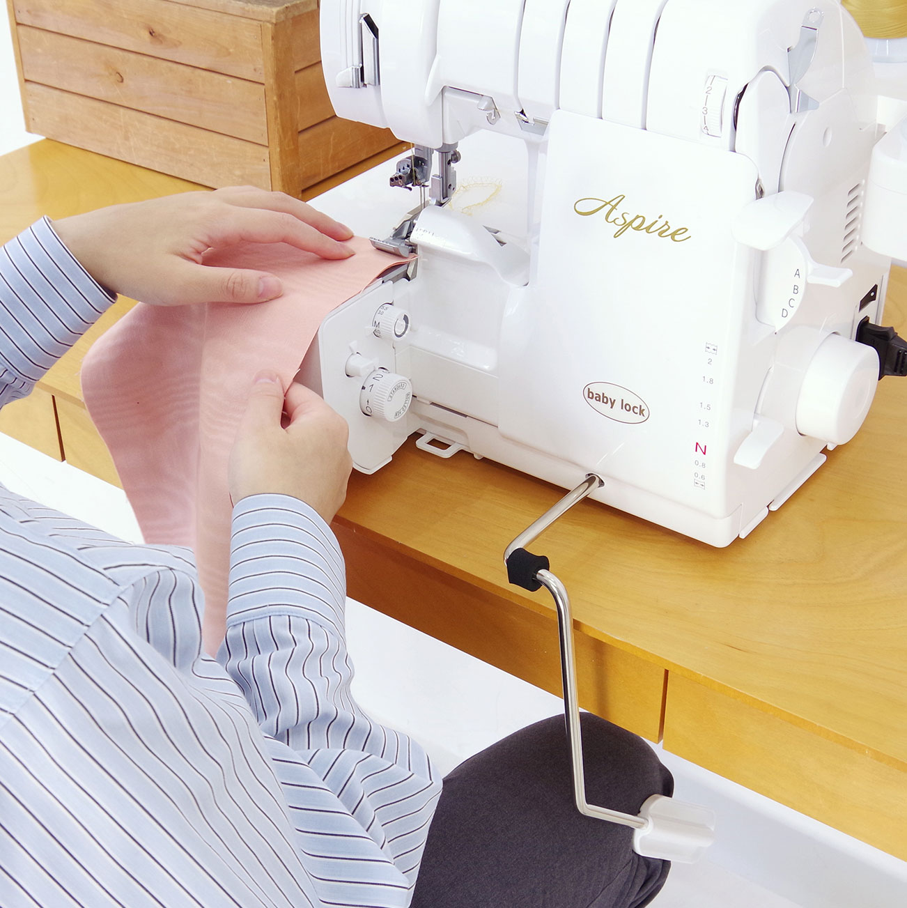 overlock a coverlock Babylock Aspire BLES5 + sada nití -2