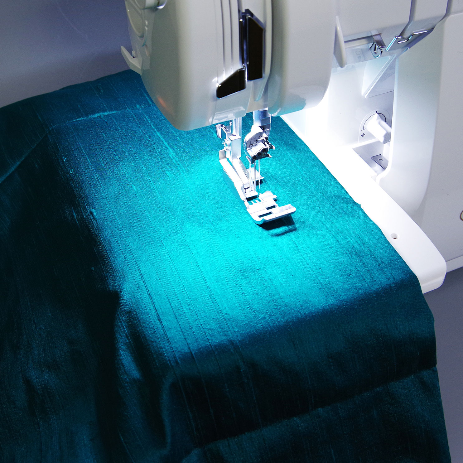 overlock a coverlock Babylock Aspire BLES5 + sada nití -4