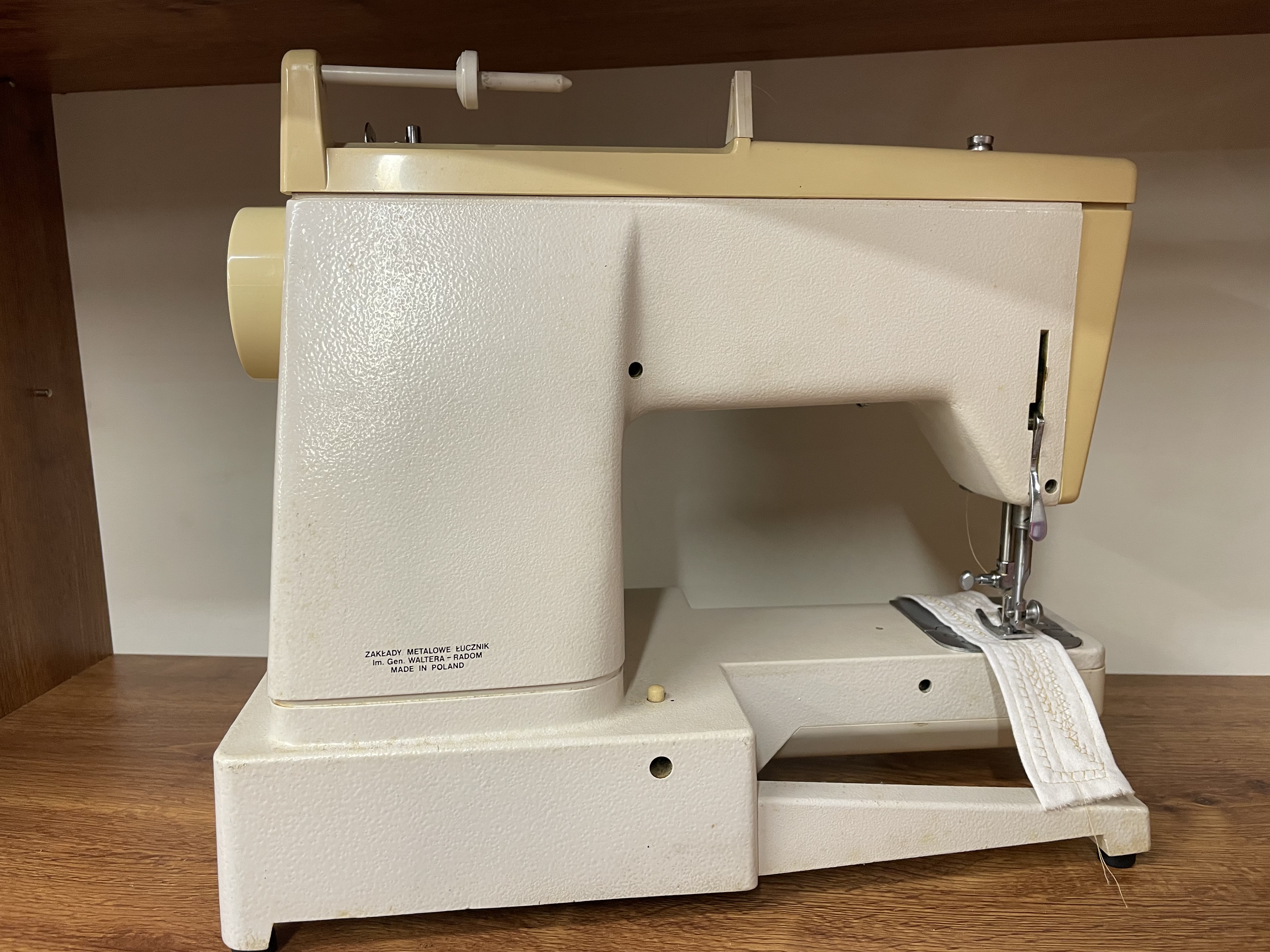 repasovaný šicí stroj Lucznik 884 Finesse-2