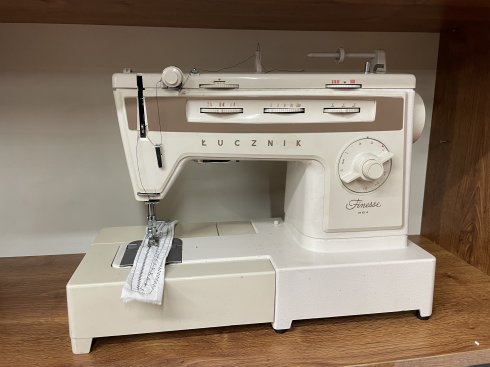 repasovaný šicí stroj Lucznik Finesse 884