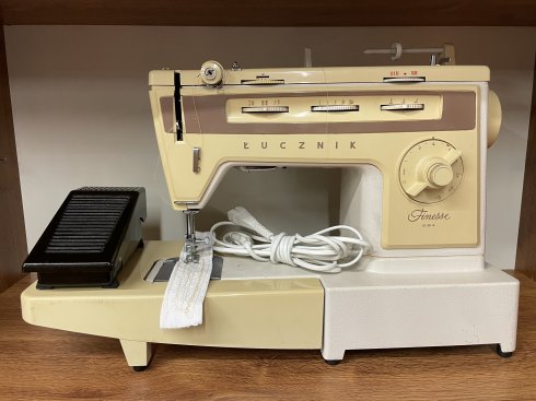 repasovaný šicí stroj Lucznik 884 Finesse